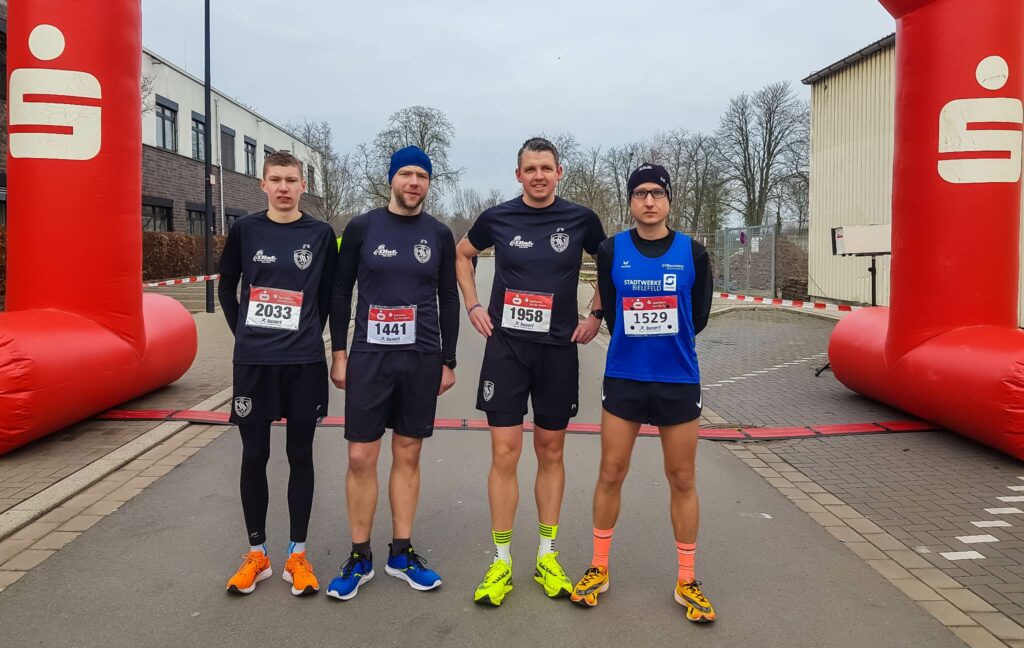 Foto: v.L.n.R - Maximilian Schulze, Christian Borgis, Jens Riemann und TSVO Trainer Georg Eckert